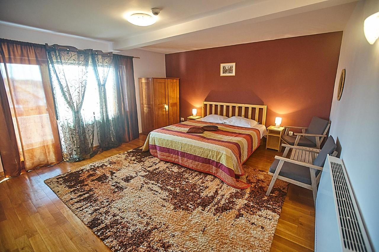 Hotel Insula Christiana Cristian  Esterno foto